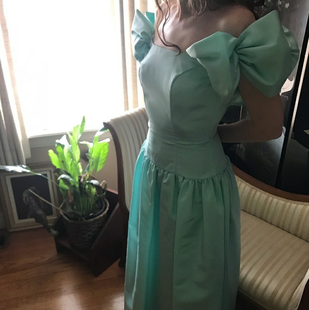 Vintage 90's floor length mint/seafoam dress